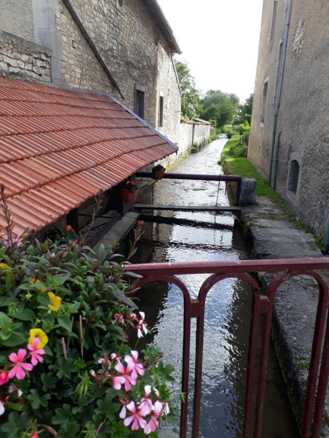 Gite Aux Lauriers Lacroix-sur-Meuse Екстер'єр фото