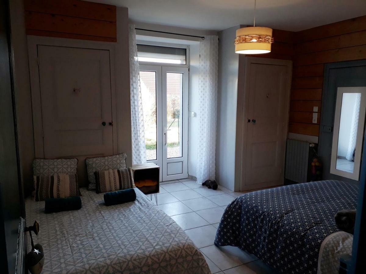 Gite Aux Lauriers Lacroix-sur-Meuse Екстер'єр фото