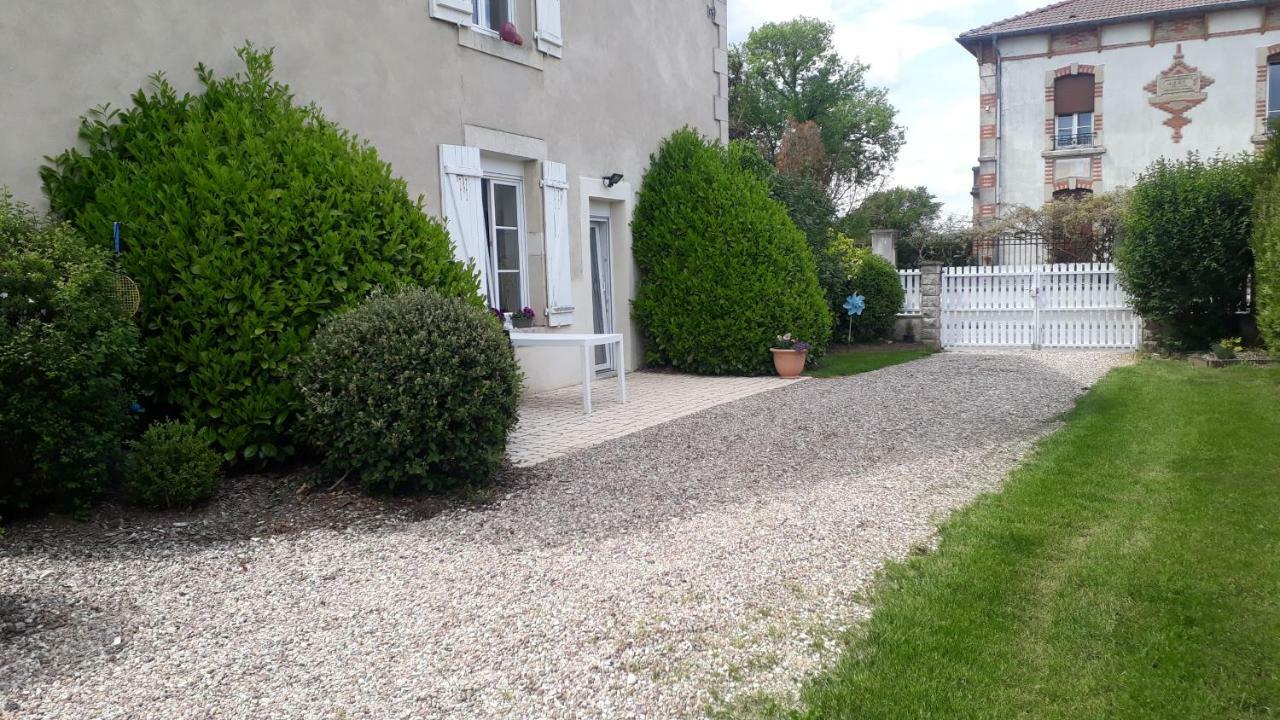 Gite Aux Lauriers Lacroix-sur-Meuse Екстер'єр фото