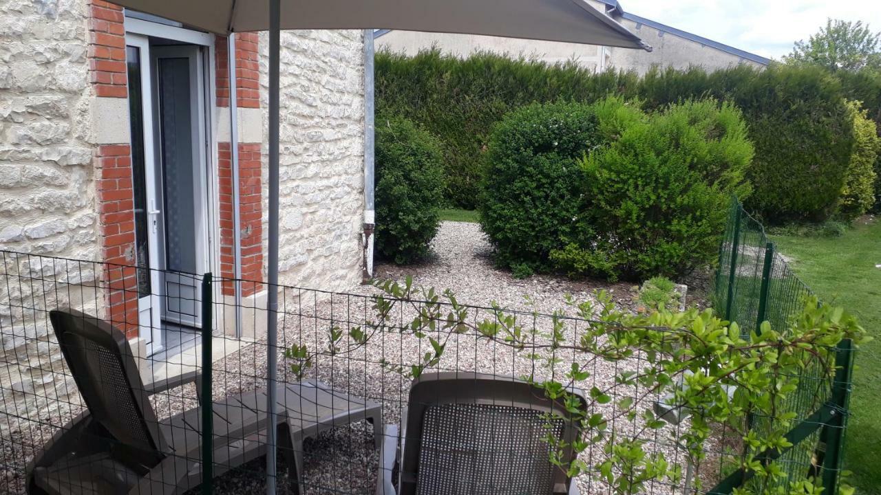 Gite Aux Lauriers Lacroix-sur-Meuse Екстер'єр фото