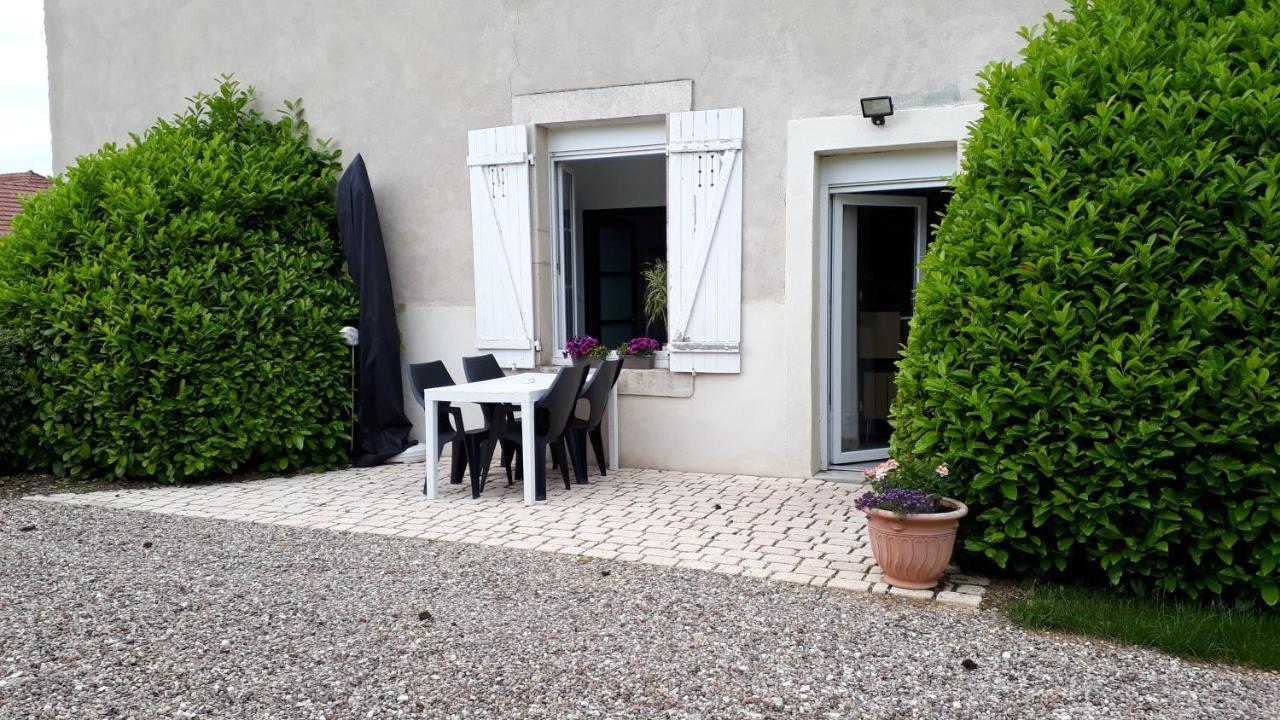 Gite Aux Lauriers Lacroix-sur-Meuse Екстер'єр фото